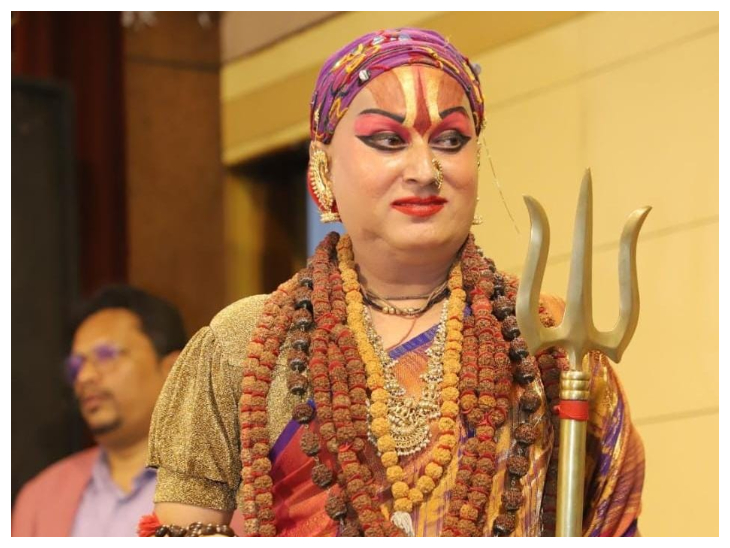 Hemangi Sakhi during spiritual discourse